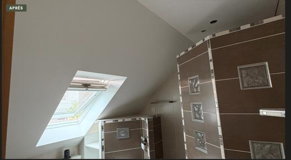 Pièce mansardée rénovée par LT PLAC – lissage et faux plafond